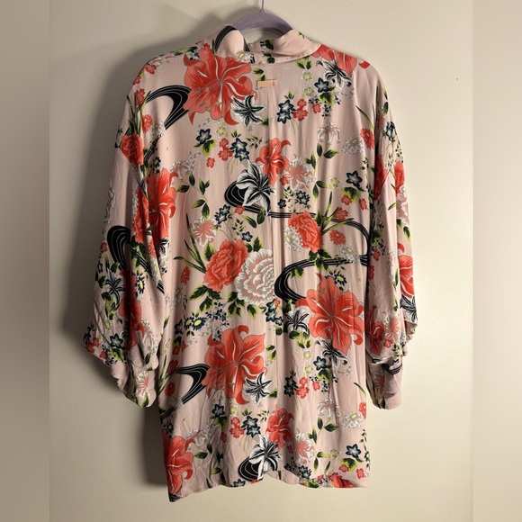 Elizabeth & James Pink & Red Floral Kimono, Size M / L - Picture 4 of 4